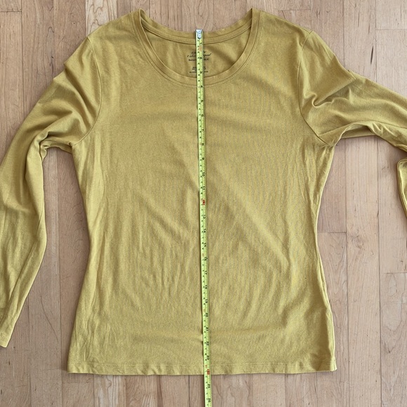 3/$20 Two modal Banana Republic t-shirts Medium - Picture 5 of 11